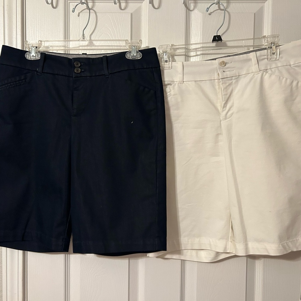 Dockers Navy Blue and White Bermudas Casual Shorts